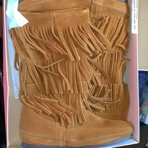 Fringe boots